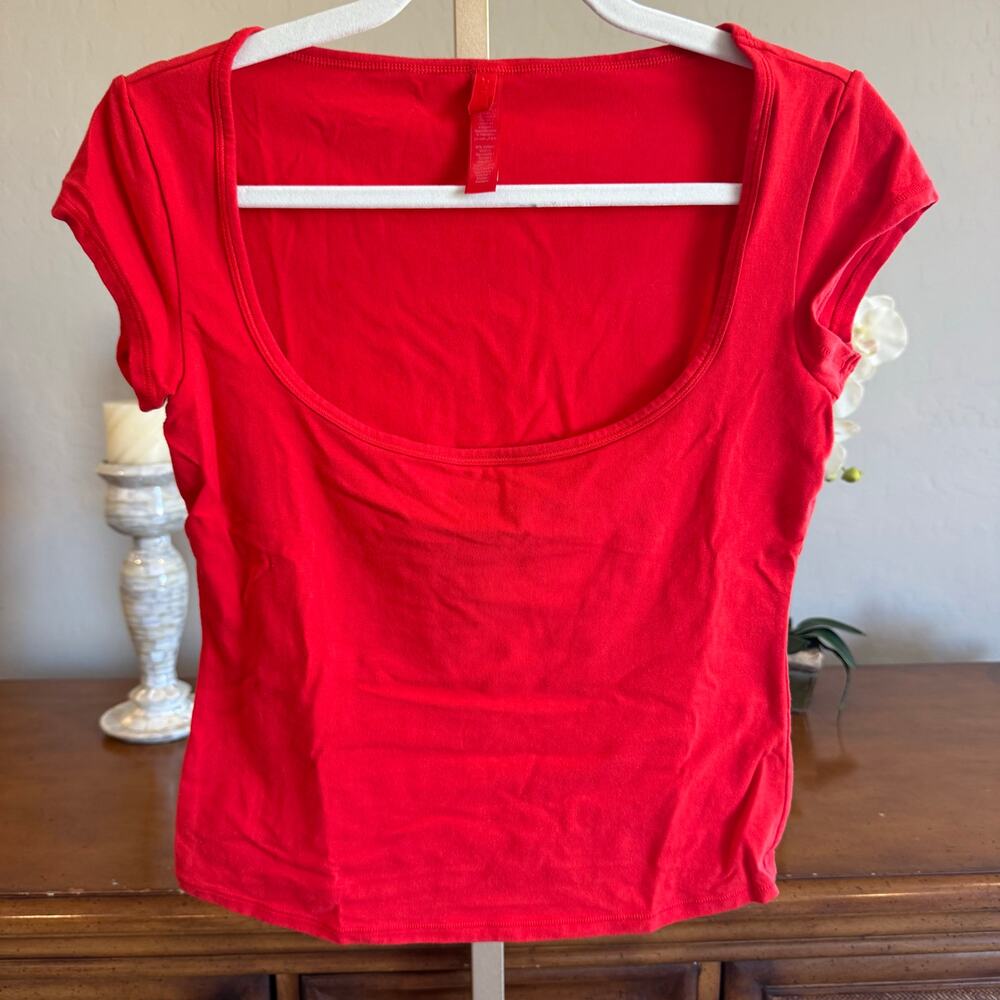 SKIMS Cotton Jersey Scoop Neck T Shirt Ruby Red Medium - Picture 2 of 7